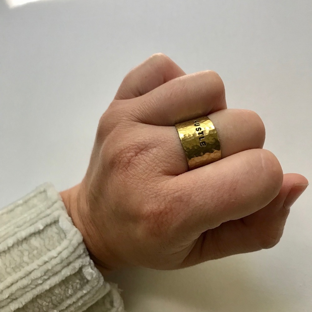“Hustle” ring